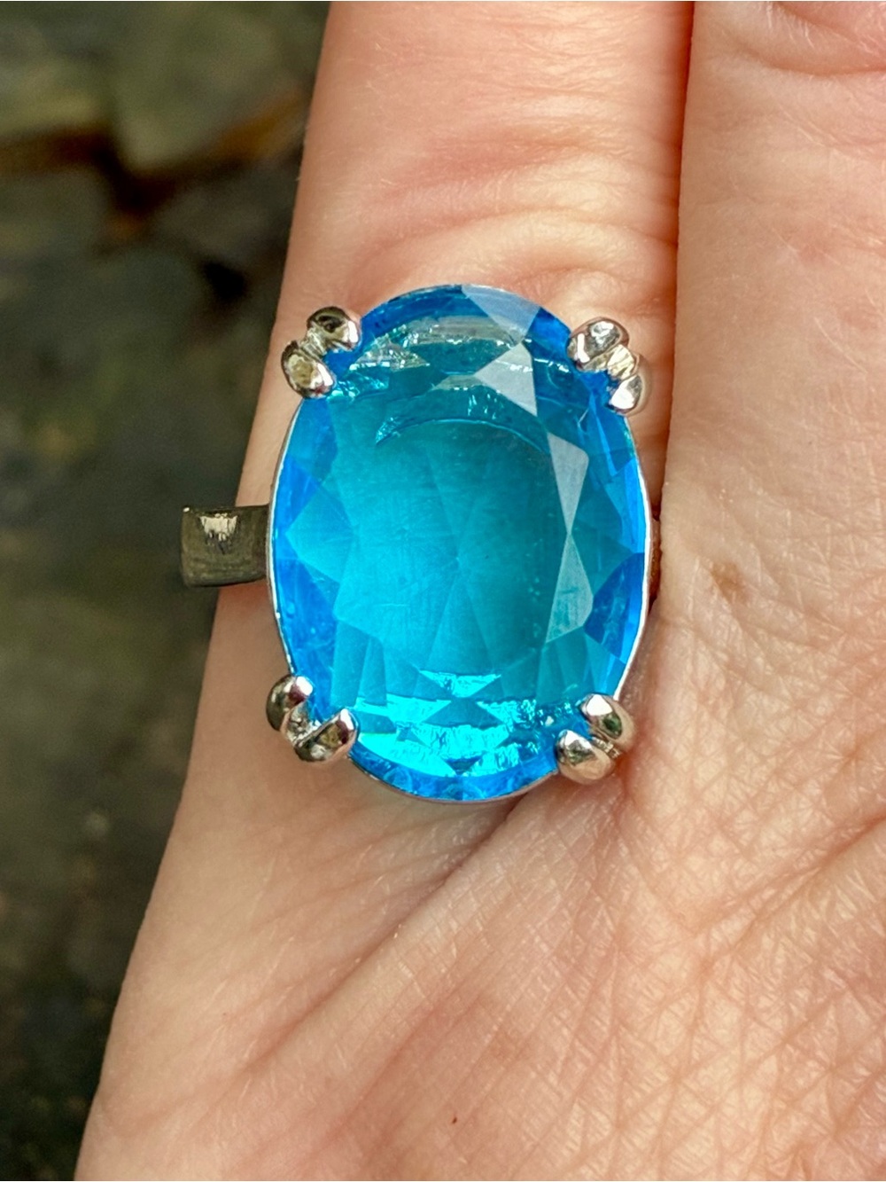 💙 Large Vibrant Blue Oval Egg Shape Faceted Gemstone Statement Ring